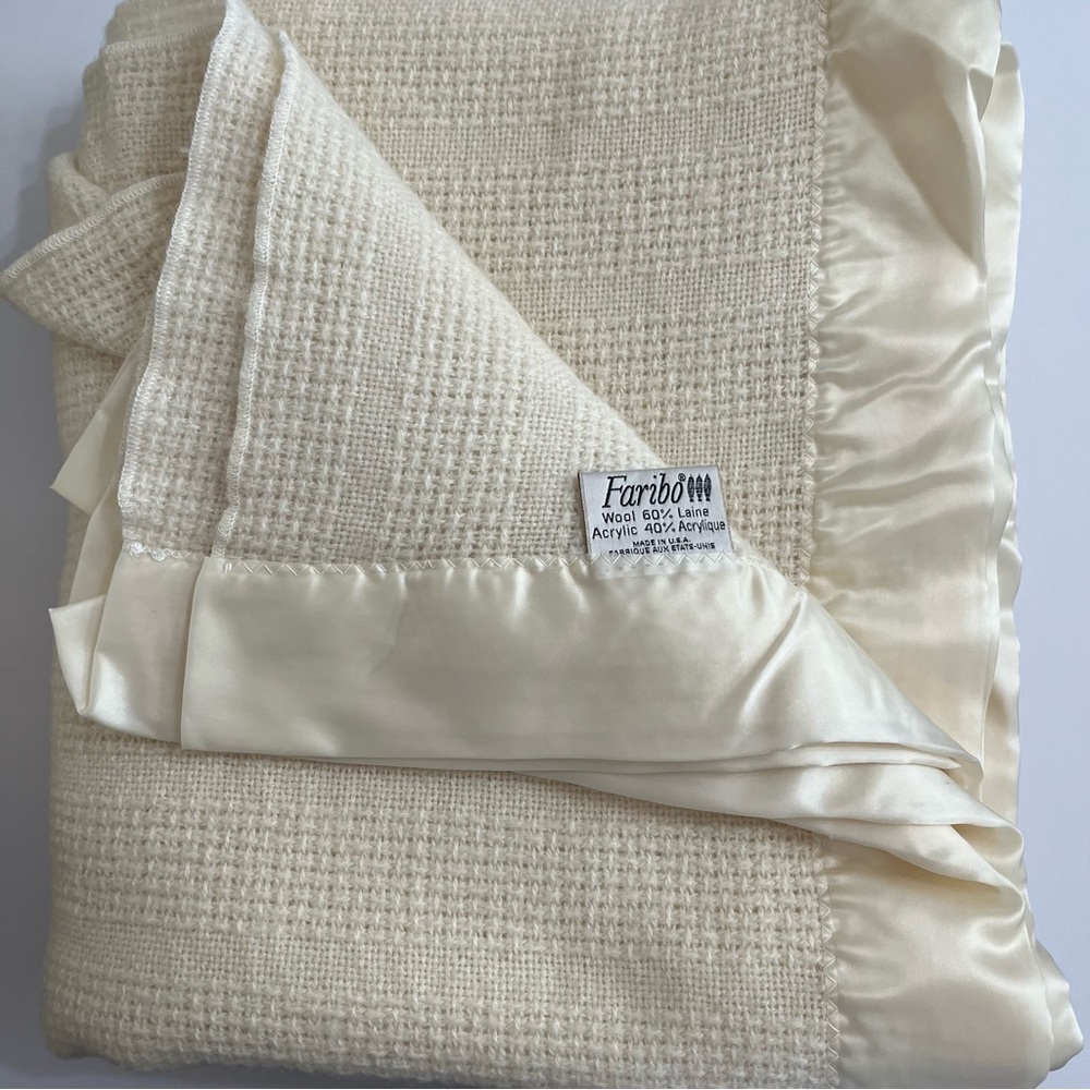 Vintage Faribo Cream Wool Acrylic Blend Satin Trim Blanket